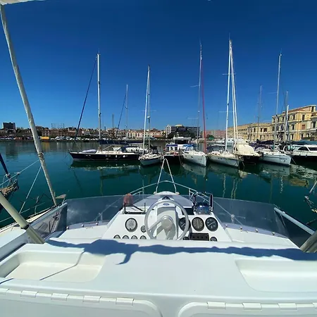 Ботель She's Mine Yacht