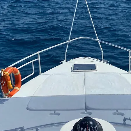 She's Mine Yacht Ботель