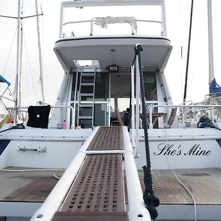 She's Mine Yacht Ботель